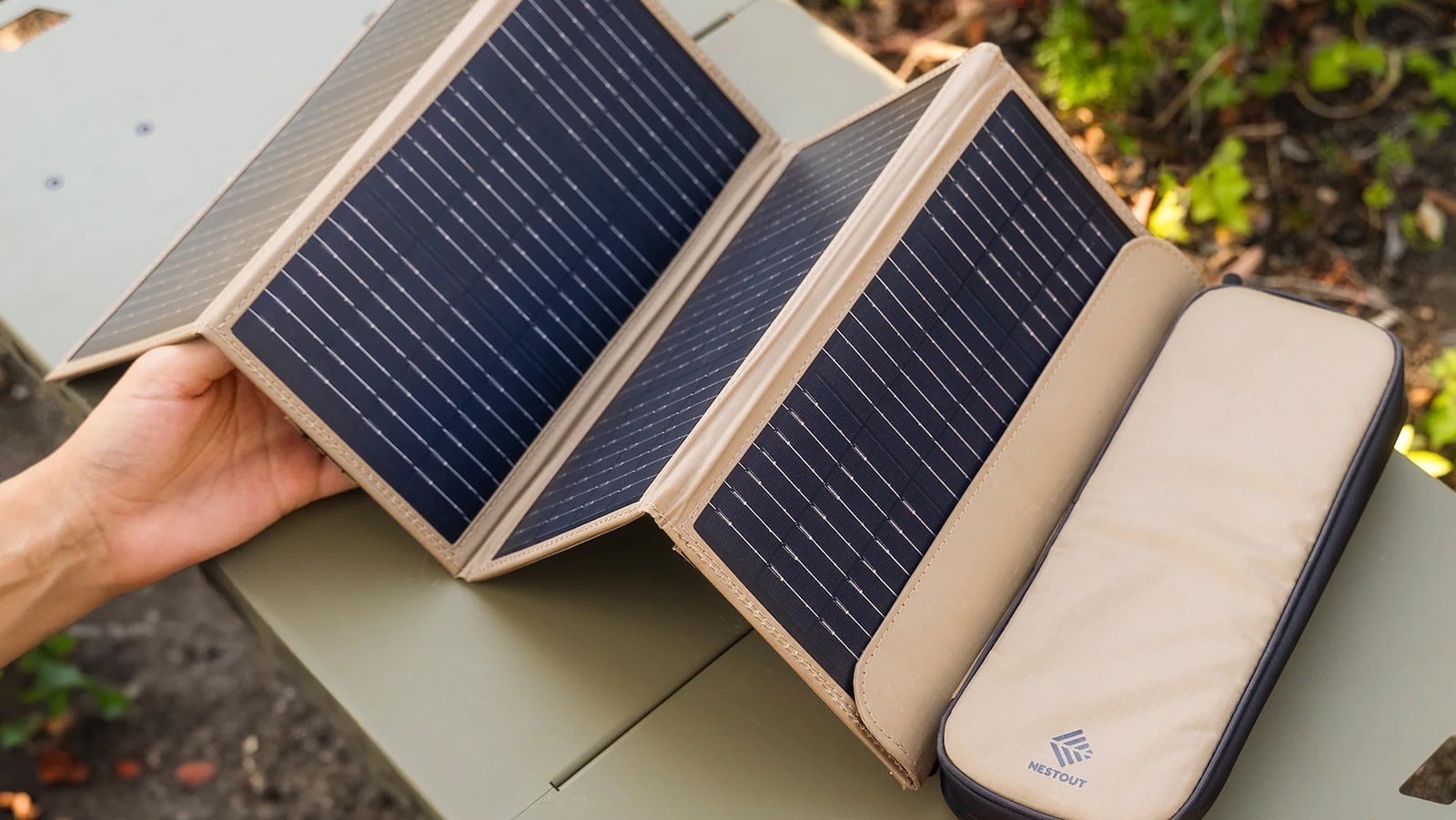 NESTOUT 4-Panel 28W Foldable Solar Charger V2